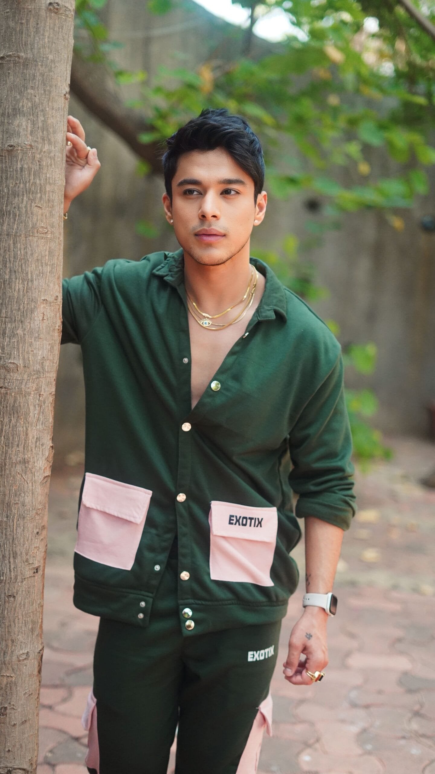 Dark color suits give mature and serious vibe in our green Co-ord Set. - image 3