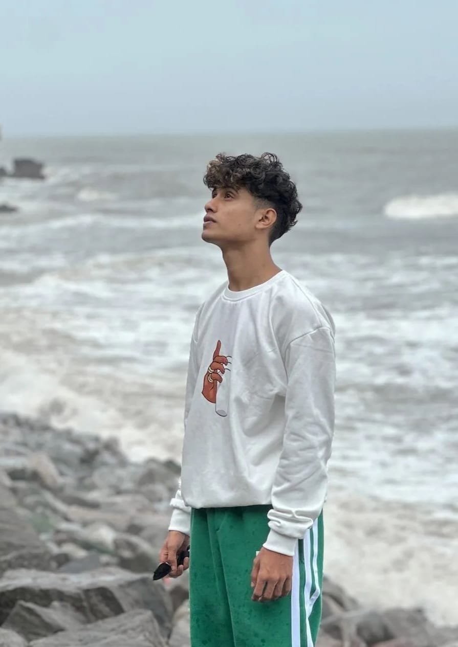 White Cup sweatshirt - image 2