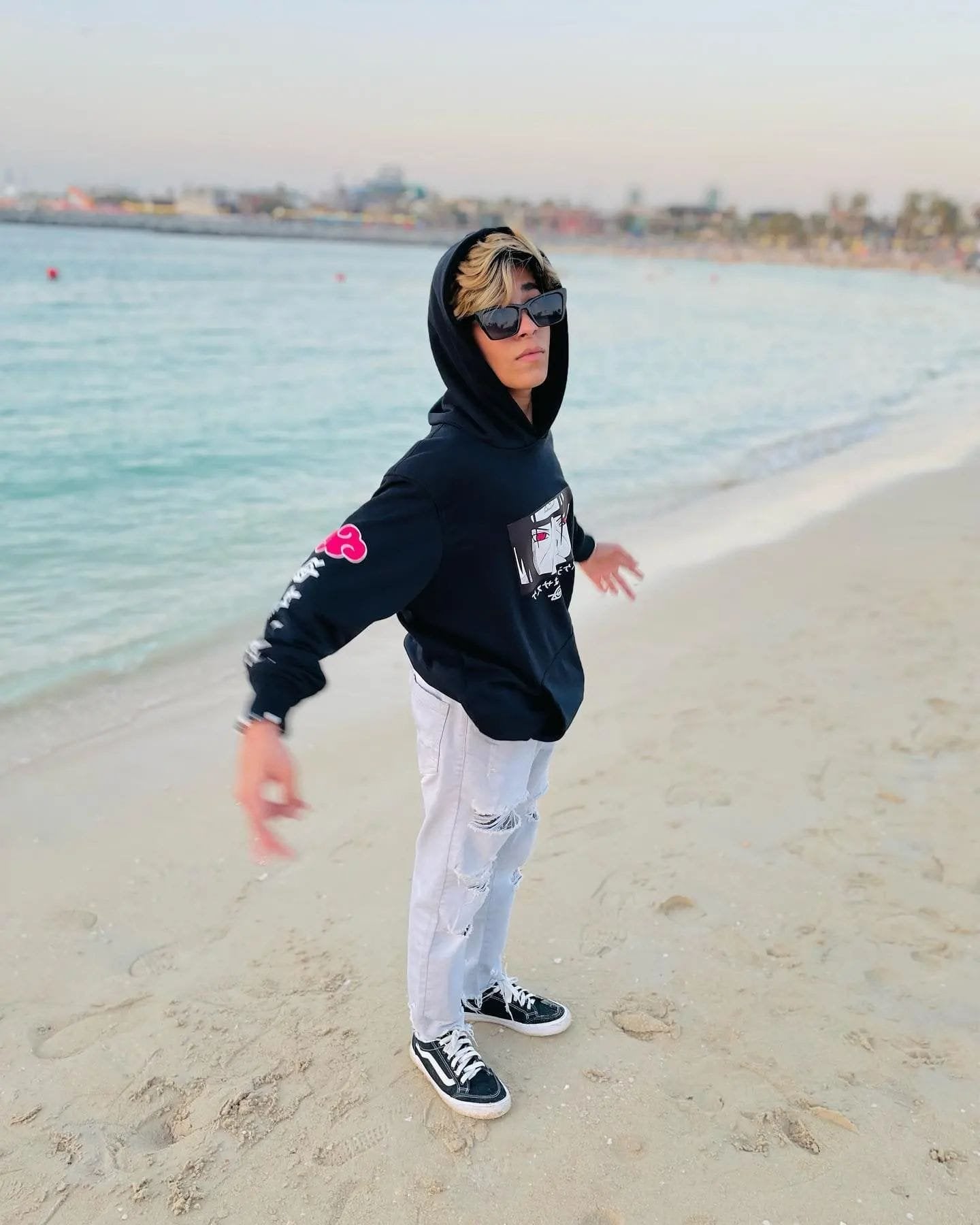 Living in my own anime world with this amazing Itachi Uchiha hoodie - image 3
